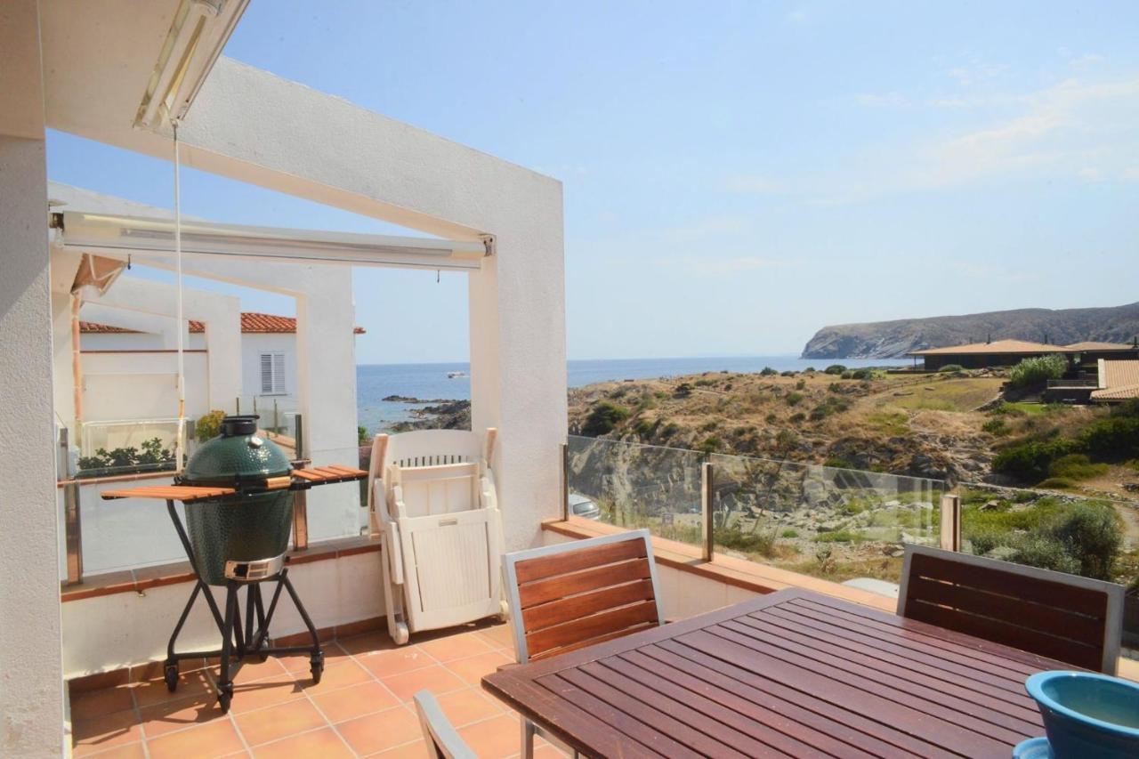 Beachfront Duplex With Terrace And Sea Views - Casa vacanze Cadaqués